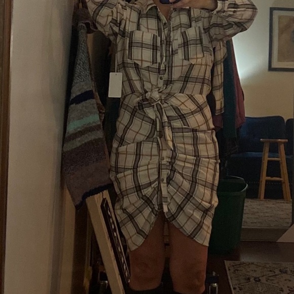 𝅺plaid dress with tie in front and snap closure - Picture 4 of 10